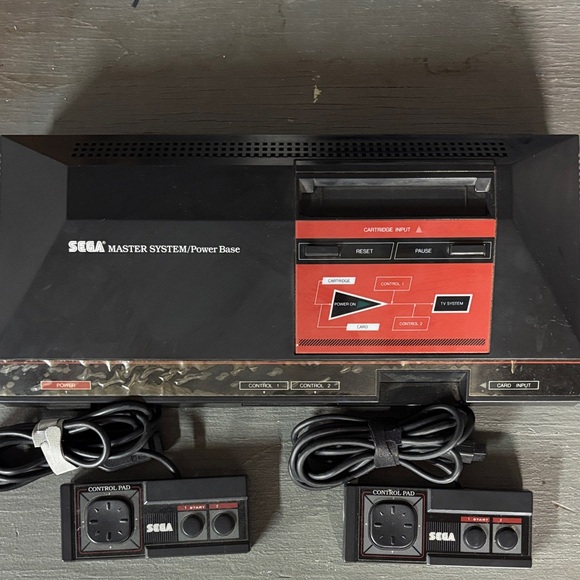 Sega Master System console & 2 controllers! - Picture 1 of 6